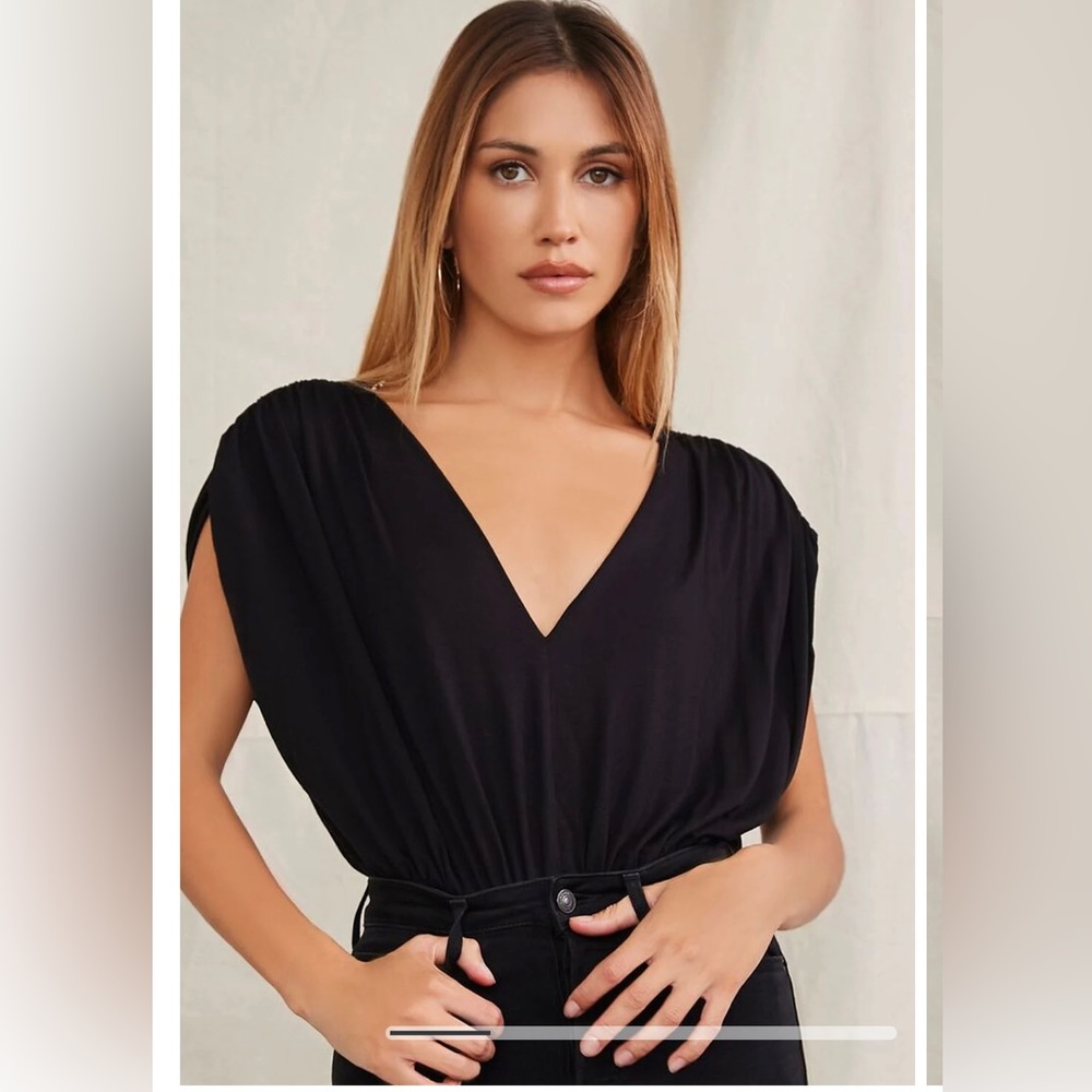 Forever 21 Woman’s Plunge-Back Chain Bodysuit in Black Size L NWT